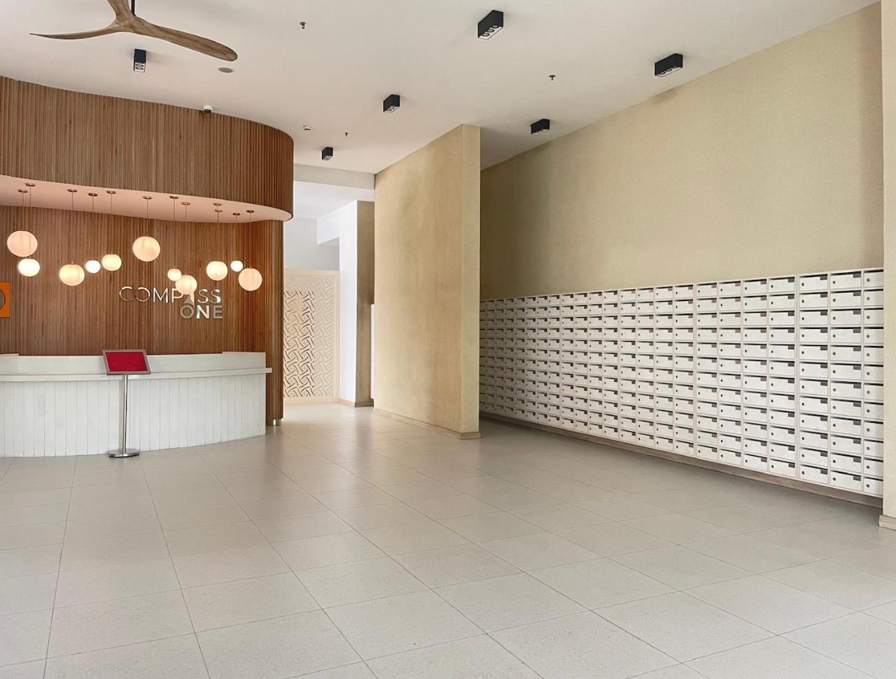 Compass One Building - Luxury Apartments Ap Phu Tho Exterior foto